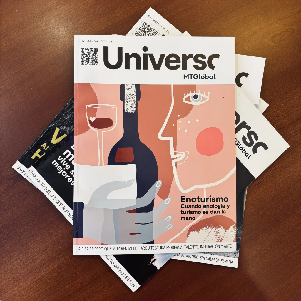 Portada del cuarto número de la revista Universo TAG.